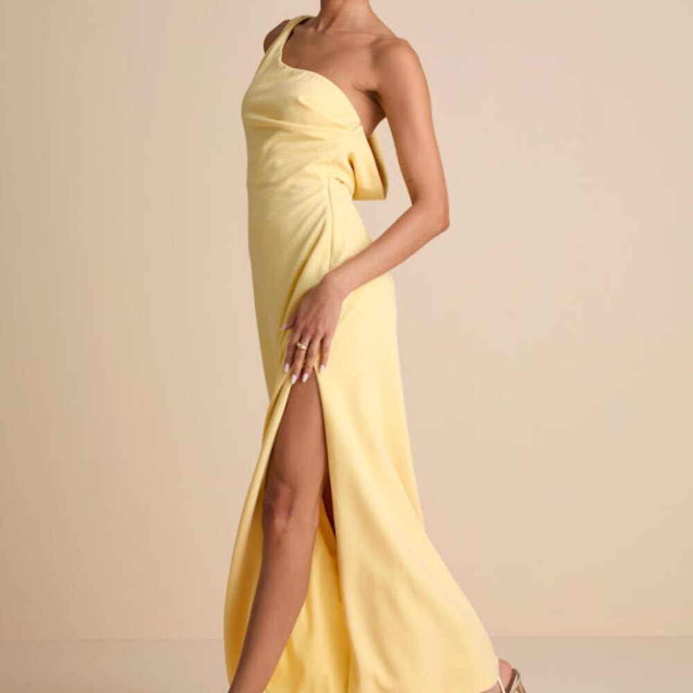 Lulu's Pale Yellow One-Shoulder Maxi Gown with High Slit